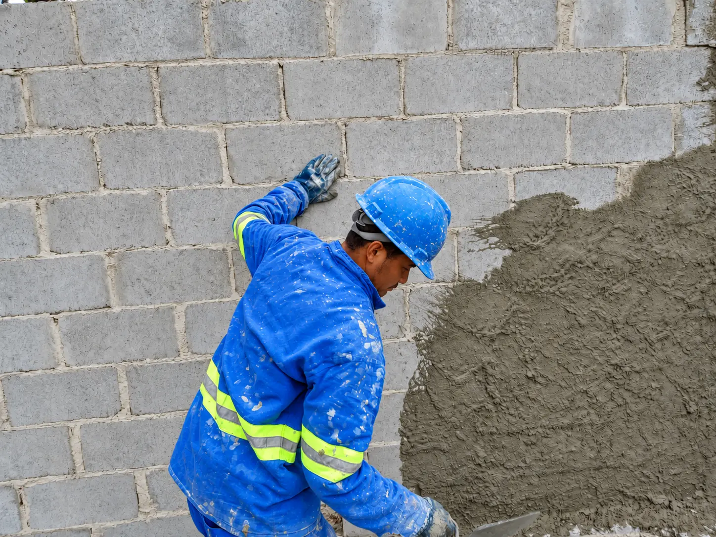 Trabalho de alvenaria em andamento